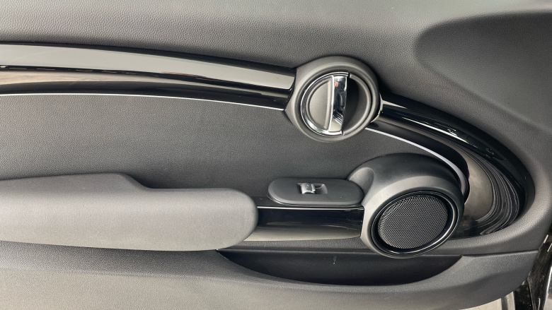 MINI Hatchback 1.5 Cooper Sport Premium 3dr Auto Petrol Hatchback